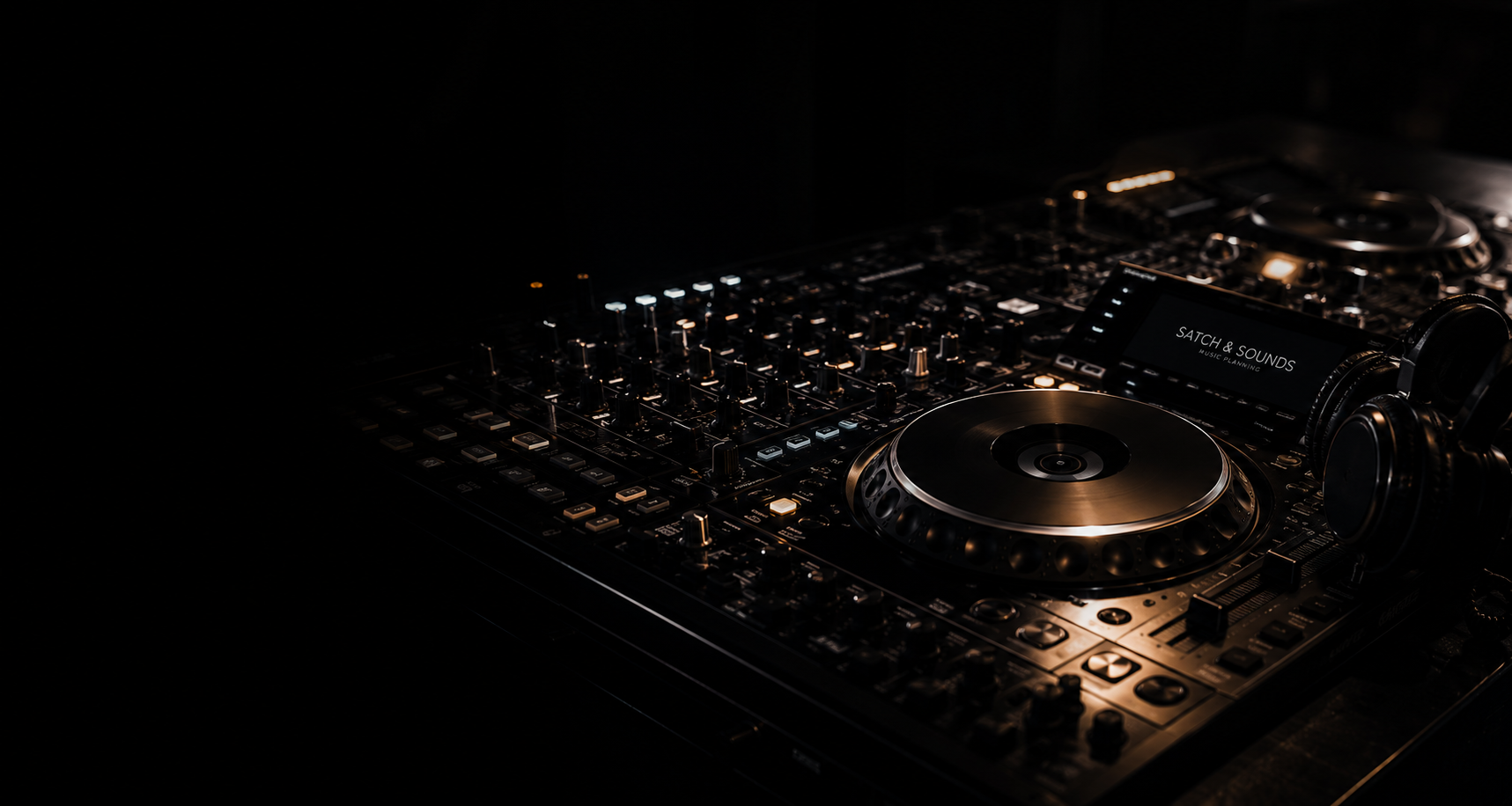Consolle DJ Satch and Sounds pronta per l’evento
